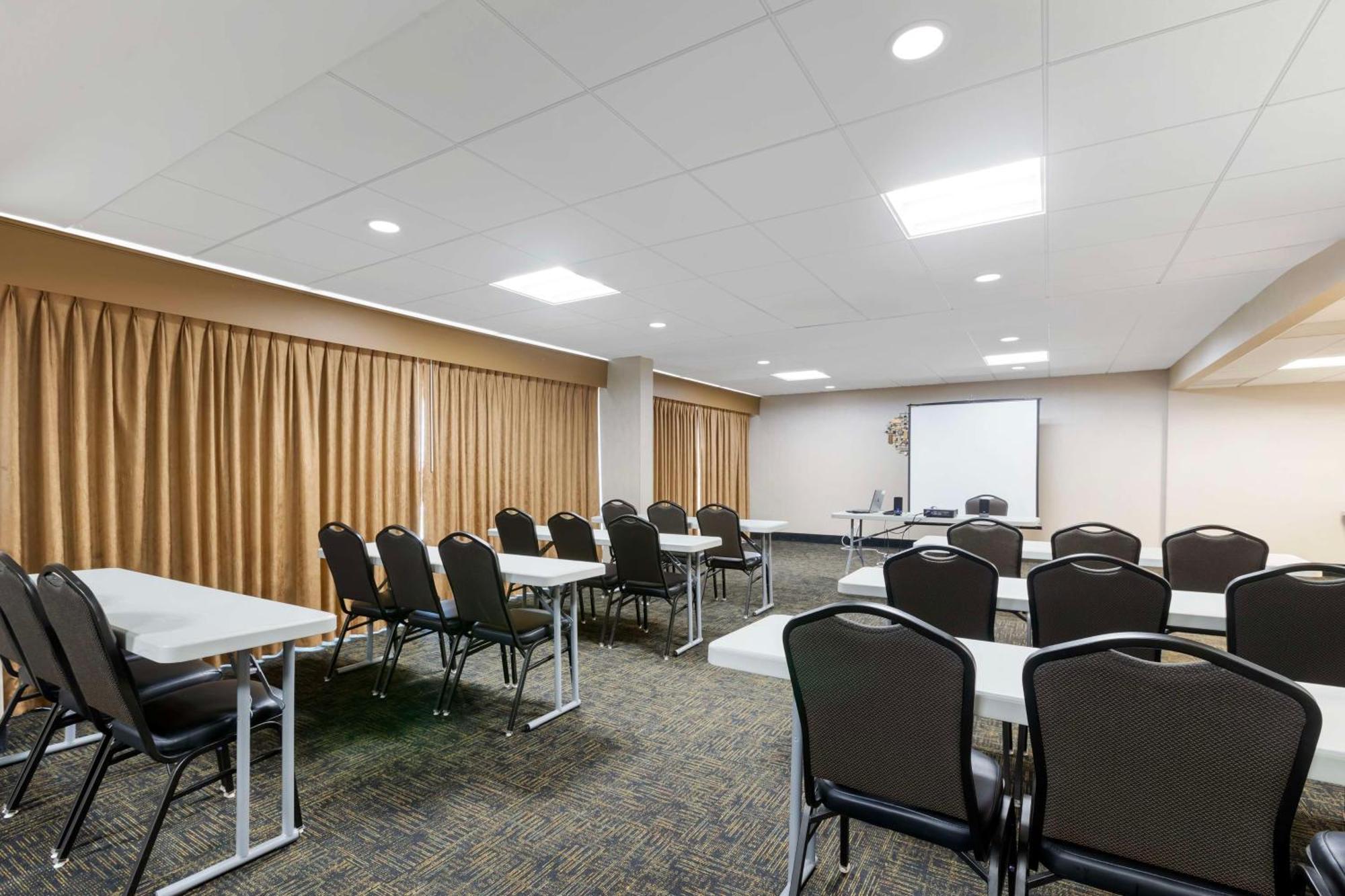 Best Western Plus Midwest Inn Omaha Extérieur photo